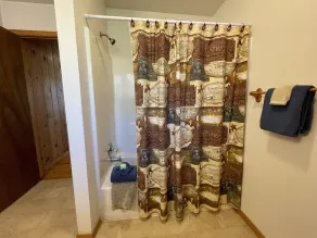 Beautiful and roomy two bed, two bath cabin nestled in the Kiamichi Mountains - Image 4