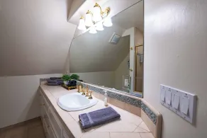 Santellan Inn - Image 5