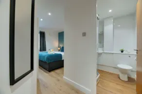Swan Apartments 2A - Image 3
