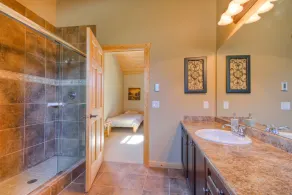 Morrisey Chalet At Sun Peaks: Magnifique maison de montagne dans un cadre paisible! - Image 2
