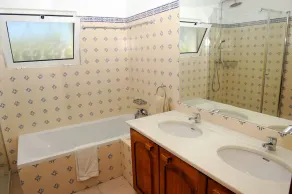 Villa mit beheiztem Pool, 10 Minuten zu Fuß zum Golfplatz und Strand, 5 Minuten Fahrt in die Stadt - Image 2