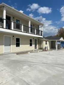 The \"Inn\" at Buckeye Lake - Unit #3 (Upstairs) - Image 4