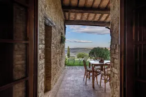 Traditional Tuscan farmhouse with 360° view near Montalcino and Siena - Image 3