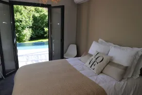 Maison avec piscine au coeur d'un magnifique jardin arboré à deux pas du centre - Image 3
