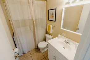 Centrally Located 3BR Overton Square Free Parking Yes Pets - Image 2