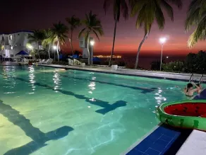 Luxury Condo with private beach - Image 4