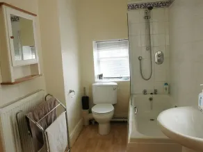 Apartment-Ensuite-Sammy's Place - Image 2
