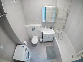 Przytulna kawalerka z wanną i wygodnym łóżkiem tuż obok Magnolia Park - Image 2