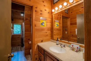 Rustic, cozy log home vacation retreat near Sister Bay. - Image 5