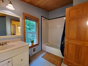 Nestled between Bar Harbor and Acadia, a bright and spacious house in the woods - Image 4