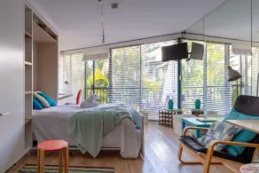 Sunlit Studio mins from Beach w/t Secluded Pool. - Image 5