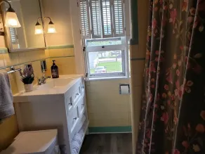 Mycket bra erbjudande! hela huset!Mitt i stan 2 Mi. till Bonaventure1. 5 timmar Niagara Falls - Image 2