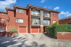 Summer Breeze | 2BR. Parking. Close to CBD + Beach - Image 5