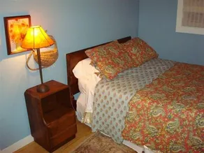 Green Bay Waterfront Cottage.  Year-Round Retreat. Private, 100 ft of lake view. - Image 5