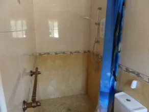 Haus in ruhiger Lage mit traumhaftem Bergpanorama und großem Pool - Image 3