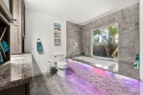 Tropical Resort Style Retreat w/ Pool House 4BR, 3 Bath - Image 3