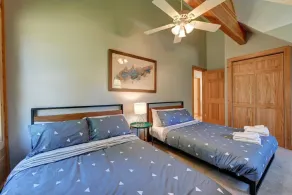 Berkshire Vacation Rentals: Great Barrington Cabin Sleeps 14 Walk To Town - Image 4