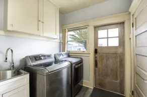 Spacious Craftsman House in Downtown LB - 5 car parking - Ideal for large groups - Image 3
