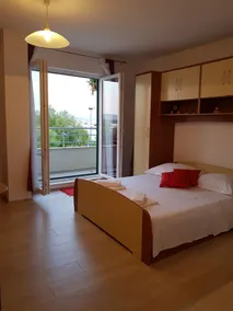 Beach apartment Ana - Wake up to the sea, balcony, terrace, garden & parking, Murter - Dalmatia - Image 5
