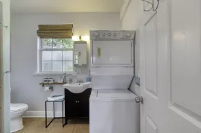 Spanish Bungalow Guest House - Image 4