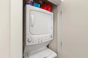 Studio Townhouse in Uptown King Bed-Wi-Fi-Full Kitchen- Washer & Dryer - Image 3