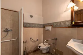 Villa 'La Limonaia' with Shared Pool, Private Terrace & Wi-Fi - Image 4