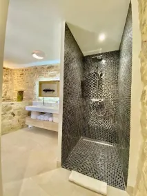Suite Grand Luxe SENSATION avec Jacuzzi privatif - Image 5