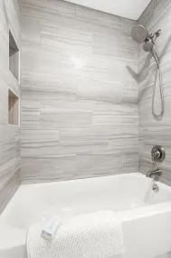 Modern, newly renovated condo overlooking - Image 5
