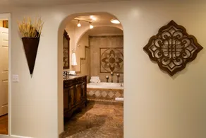 Charming 2 bedroom 2 bathroom home with jetted tub! - Image 5