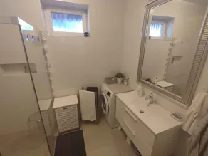 Holiday home with wifi and air conditioning - Image 4