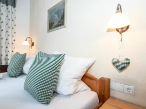 Cosy apartment for 5 guests with WIFI, TV, terrace and pets allowed - Image 4