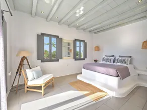 Villa de rêve de sel de mer sur la plage de Santa Maria, Naousa, Paros - Image 4