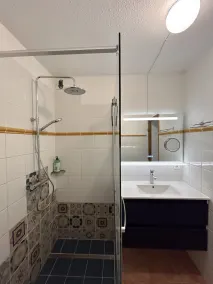50-square-meter furnished apartment. Sleeps 4. Garden with terraces. Swimming pool. - Image 2