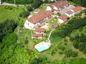 Lovely apartment in villa for 14 people with WIFI, pool, patio and pets allowed - Image 5