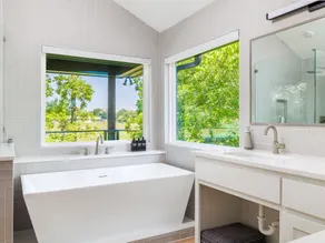 Luxury Home on Golf Course, Onsite Golf Cart Rental - Image 5