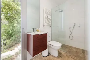 Villa Gotmar 138 är ett lyxigt 4 sovrum, fyra badrum villa med utsikt över bergen och en pool pr - Image 5