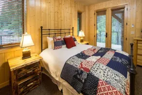 Spectaculaire maison de luxe / cabine, bain à remous, cadre magnifique et privé sur le lac Tumalo, Bend Oregon - Image 5