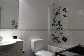 Luxury Aptmt, Seaview Sunset, Large Pool, free Wi-Fi, UK-TV - Image 2