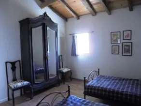 Casa rural de 2 dormitorios con carácter y espaciosa, capacidad para 4 personas con piscina dedicada - Image 5