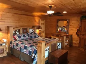 Waterfront Cabin on Lake Fork~private ramp, open-air dock & lift. Pet friendly! - Image 5