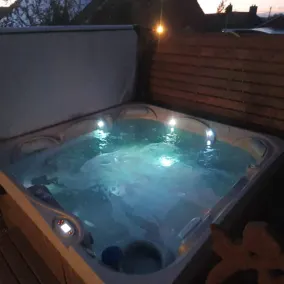 Casita Lodge | Peaceful Hot Tub Stay for Two - Image 5