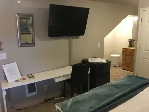 Studio apartment overlooking the Snake river - Image 4