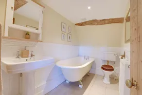 Lake Cottage - Image 3