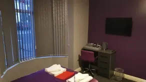 Large Double En-Suite Room near NEC, BHX & City - Image 3