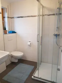 Moderno appartamento con buoni collegamenti di trasporto vicino alla fiera - Image 3