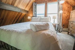 Cozy Poconos Getaway with Firepit, Beach & Lake Access. Minutes to the beach - Image 4