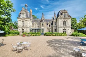 Lavishly decorated double room at Château Le Fresne - Image 3