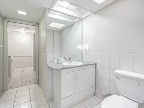 Perfect Location Heated Pool House - Image 4