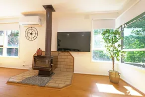 Best Location Entire House Huge parkland doorstep - Image 5
