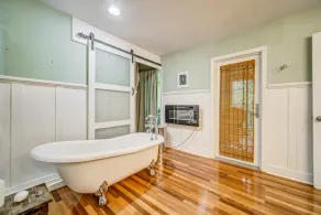 Huge Secluded Lakeside Super Private Gorgeous Retreat - Image 4
